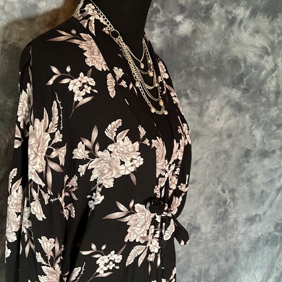 Spiritual Gangster Maya Floral Print Kimono, black and white, sz. OS - Picture 9 of 16